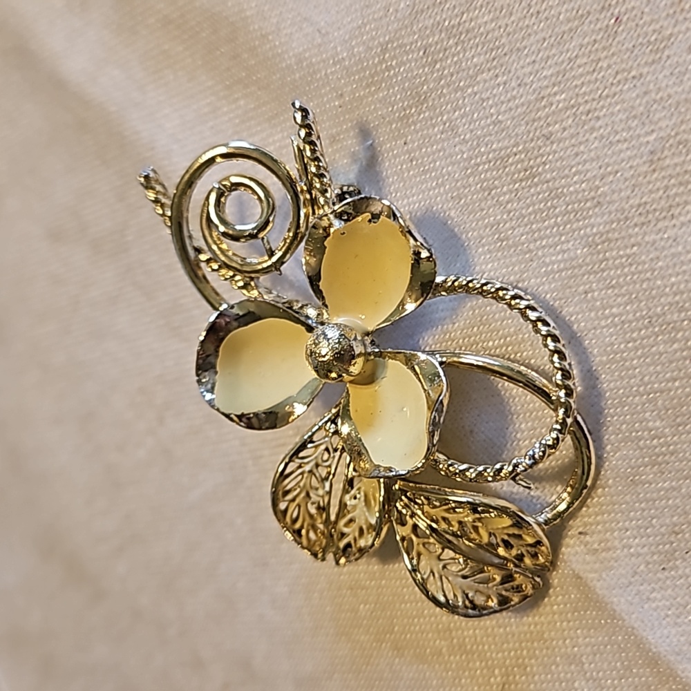 Vintage Gold-Tone Enamels Flower Filigree Flower Brooch